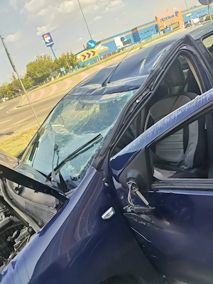 VAND AUTO LOGAN 1.2 benzina 2016 AVARIAT Pret negociabil - imagine 4