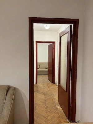 Apartament semidecomandat de inchiriat cu garaj - imagine 3
