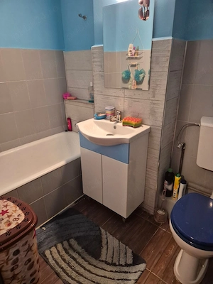 Vând aparatament decomandat format din două camere, două balcoane, cămară, debara, baie.  - imagine 4