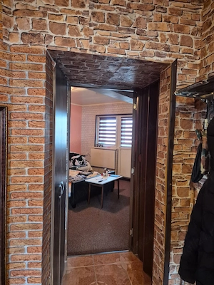 Vând aparatament decomandat format din două camere, două balcoane, cămară, debara, baie.  - imagine 6