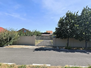 Teren intravilan deosebit în cartierul Florilor, Săcălaz   595 MP + Căsuță (ANEXĂ LOCUIBILĂ) 42,5 MP