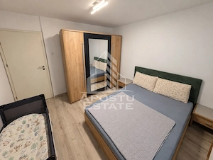 Apartament de vanzare cu 3 camere, 2 bai, zona Soarelui