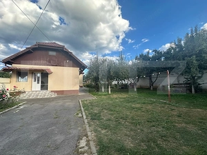 Casa cu 2 apartamente, 2 corpuri si teren – Rasnov - imagine 15
