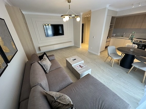 Apartment deosebit cu curte proprie se vinde complet mobilat