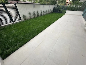 Apartment deosebit cu curte proprie se vinde complet mobilat - imagine 2