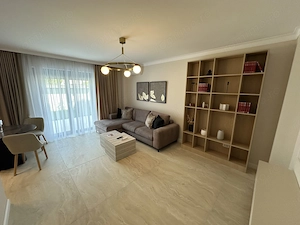 Apartment deosebit cu curte proprie se vinde complet mobilat - imagine 6