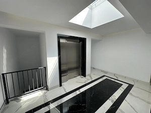 Apartment deosebit cu curte proprie se vinde complet mobilat - imagine 9