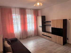 Inchiriez garsonieră decomandată 