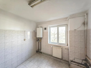 Vând apartament cu 4 camere , confort 1,etajul 3, Bulevardul Cetății  - imagine 5