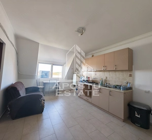 Apartament cu 3 camere, de vanzare, centrala proprie, zona Lipovei
