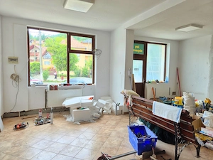 SPATIU COMERCIAL DE INCHIRIAT IN CALIMANESTI - imagine 5