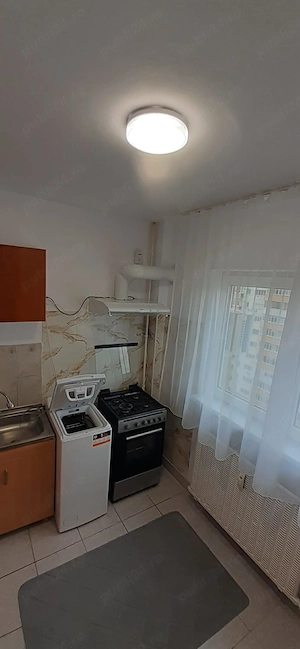 Garsoniera decomandata de inchiriat 35 mp zugravita mobilata utilata proprietar bloc mixt 1982 - imagine 5