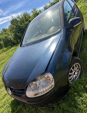 Vând pentru piese VW Golf 5 - 2004 și Opel Astra H-2005 (complete)