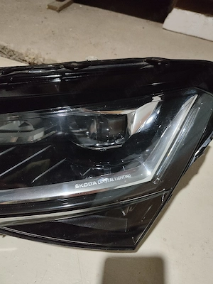 Vând far Skoda Superb facelift  - imagine 5