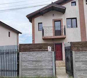Casa duplex lângă stadion, comuna Berceni 