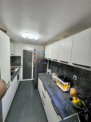 De vanzare apartament 3 camere Parter Mazepa 1 - imagine 3