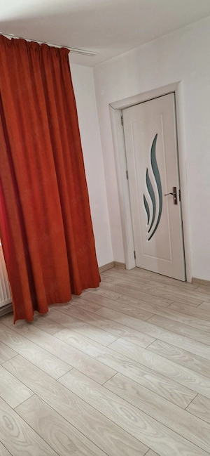 Vanzare Apartament 2 camere , 55 mp ,zona Coresi  - imagine 2