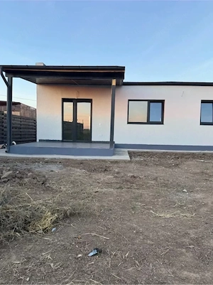 Casa individuala de vanzare, 126 mp, teren 700 mp, zona Pielesti