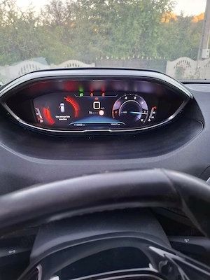Peugeot 3008 din 2016 - imagine 3
