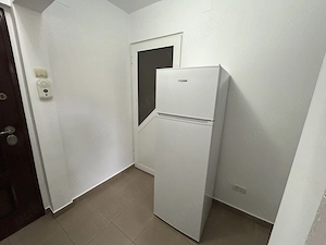 Inchiriez apart.2 cam.modern, totul nou,foarte ingrijit, central,intre Kaufland si Intim - imagine 8