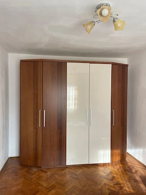 Ofer pentru inchiriere apartament cu 2 camere