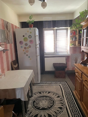 Vand Apartament 3 camere decomandat - imagine 2