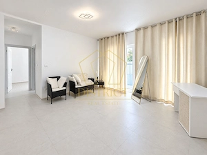 Apartament cu 2 camere si gradina proprie in Braytim la asfalt.
