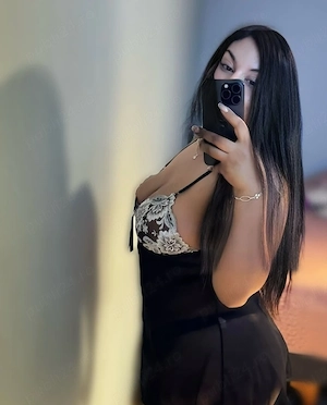 Bruneta cu forme ofer clipe frumoase 