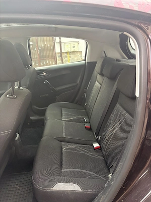 Vând Peugeot 208, motor de 1.2, 82 cp, an fabricație 2013