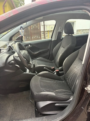 Vând Peugeot 208, motor de 1.2, 82 cp, an fabricație 2013 - imagine 3