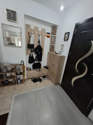 Vând apartament cu 3camere confort 1 semidecomandat bloc turn etaj intermediar  - imagine 2