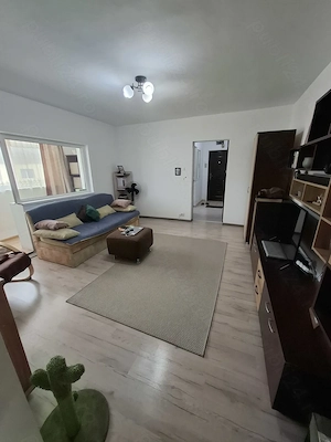 Vând apartament cu 3camere confort 1 semidecomandat bloc turn etaj intermediar  - imagine 3