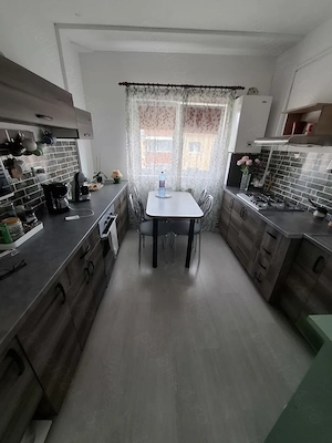 Vând urgent apartament cu 3 camere confort 1 semidecomandat  - imagine 2