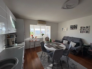 Vand Apartament spatios 