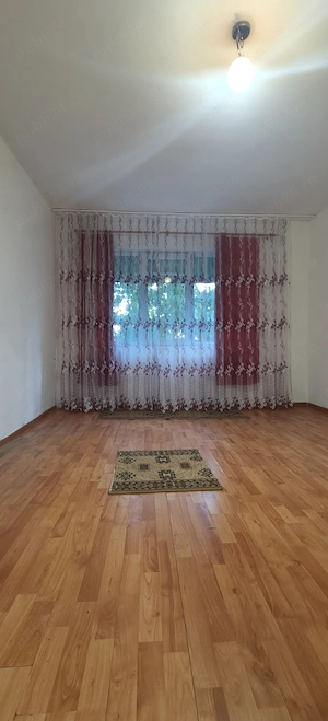 Garsoniera 25 mp - Barlad, zona Gradina Publica - Etaj 1 - 19.000 Euro - imagine 3