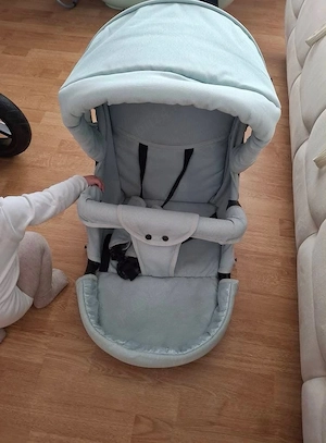 Vând cărucior Baby Merc Q9   folosit