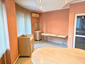 OSTROVENI - Etaj 1 - Spatiu cu vizibilitate stradala - Cabinet medical/birouri - imagine 4