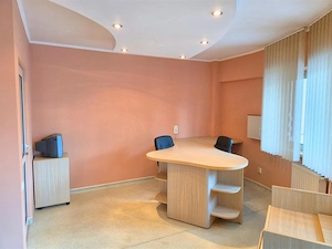 OSTROVENI - Etaj 1 - Spatiu cu vizibilitate stradala - Cabinet medical/birouri - imagine 2