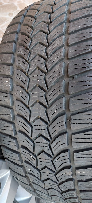Vând anvelope iarna Debica import Germania 225/45 R17, pe jante aliaj originale BMW 320, 100 Eu/buc  - imagine 2