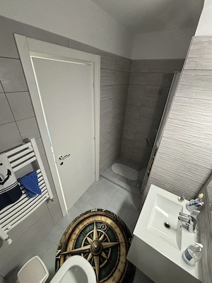 Închiriez apartament 2 camere Mamaia Nord zona Nordis direct pe plajă  , termen lung - imagine 4