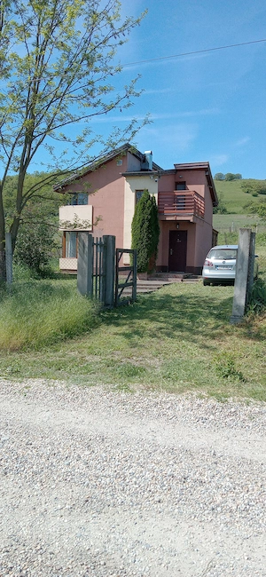 Vand teren  2400 mp si casa de vacanta in comuna Borsa Cluj
