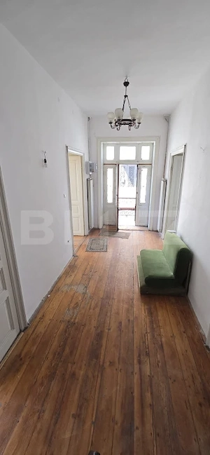 Casă boierească P+M, 7 camere, 227 mp utili, în zona centrală a Craiovei  - imagine 4