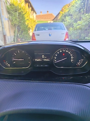 peugeot 2008 din 2015, 1.2 benzină  - imagine 9