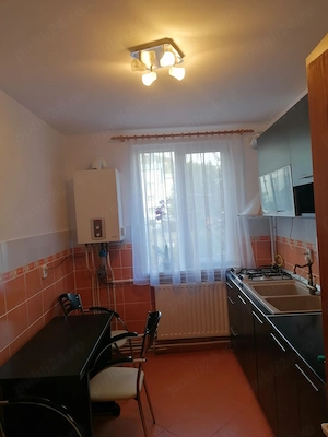 Închiriez apartament decomandat cu 2 camere.