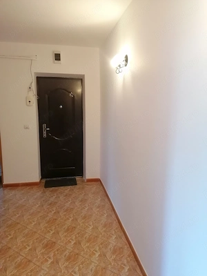 Închiriez apartament decomandat cu 2 camere. - imagine 4