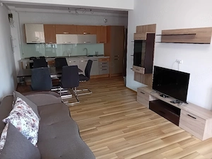 Inchiriez apartament decomandat cu 3 camere!