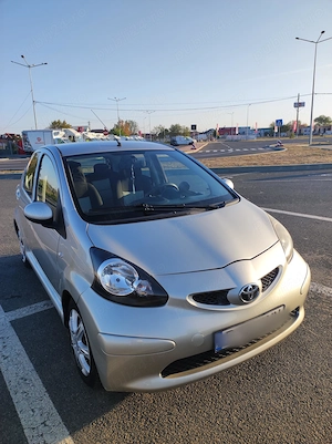 Vand Toyota Aygo 1.0 benzină an 2007  - imagine 3