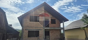 Casă / Vilă cu 4 camere de vânzare