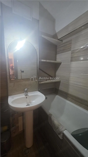 Apartament 2 decomandat, mobilat, utilat,etaj 3 - Calea Bucuresti - Rotonda - imagine 7