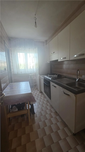 Apartament 2 decomandat, mobilat, utilat,etaj 3 - Calea Bucuresti - Rotonda